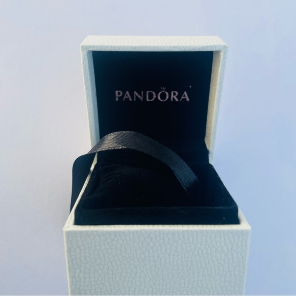 Pandora Accessories Packaging Bracelet Box Textured White Faux Leather Logo - Picture 12 of 16